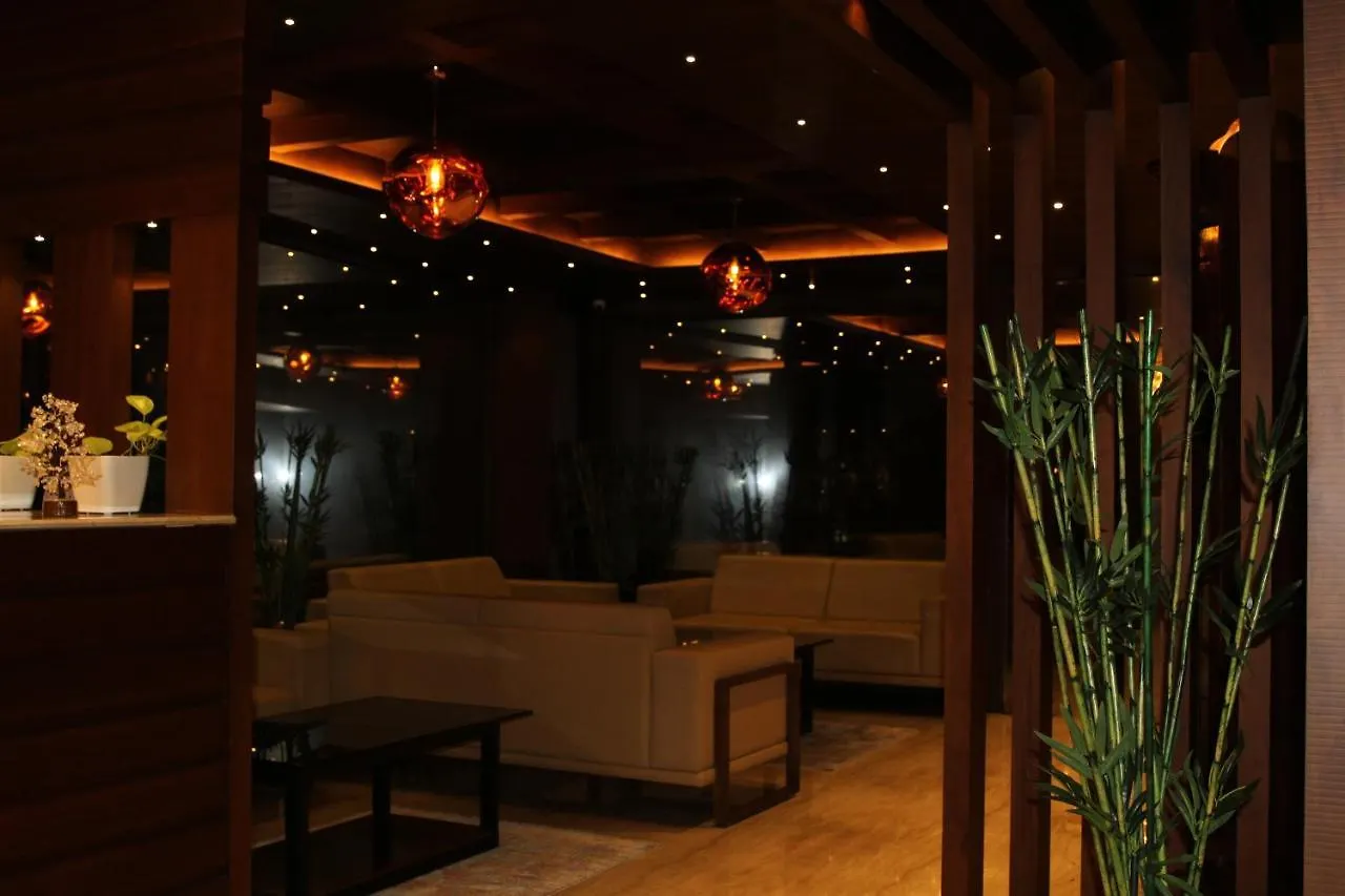 Retrieve Health & Wellness Hotel Kochi 0*,
